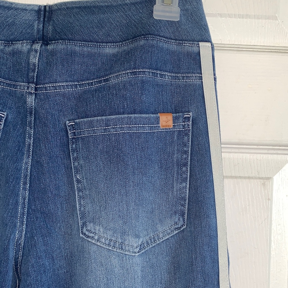 NWOT HALARA Flex High Waisted Blue Flare & Wide Leg Jeans - Picture 6 of 10